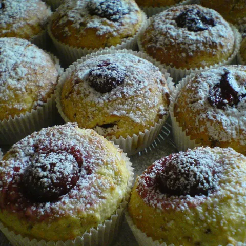 Muffini s kokosom i višnjama