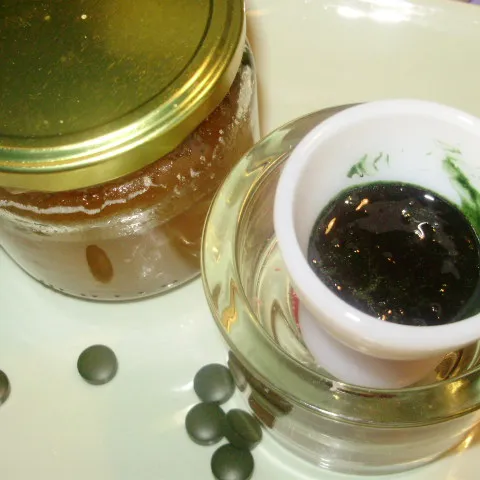 Maska za lice, preporod lica SPIRULINA zateže lice, liječi akne, nadutost, podočnjake..