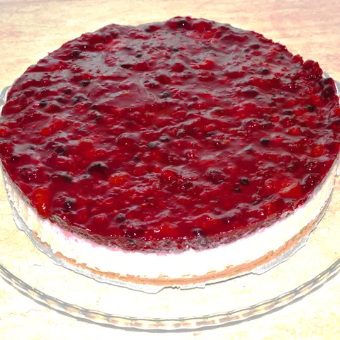 Cheesecake s preljevom od šumskog voća