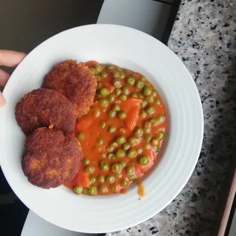 Vegansko : varivo od graška s faširima
