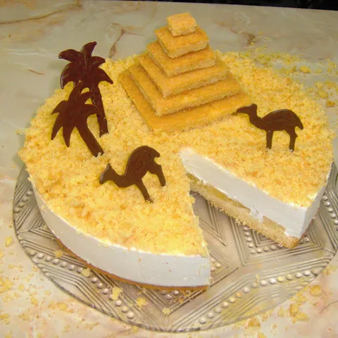 Piramida torta sa ananasom