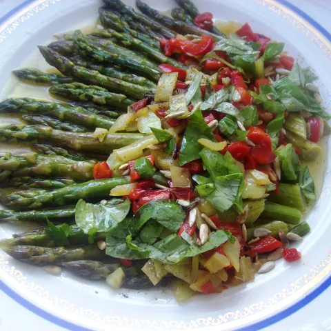 Salata od šparoga u umaku od paprike