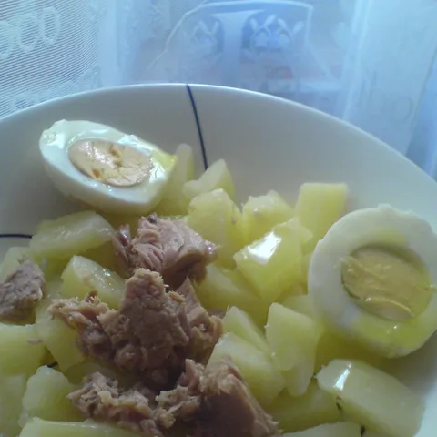 Brza krumpir tuna salata