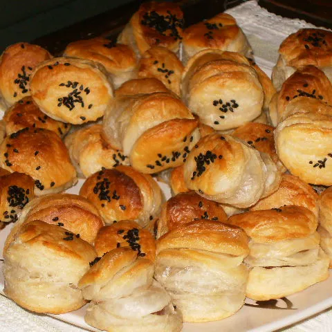 Punjene lisnate pogačice
