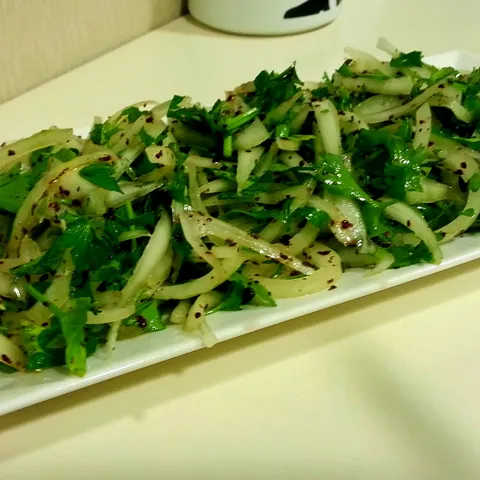 Salata od luka i persuna