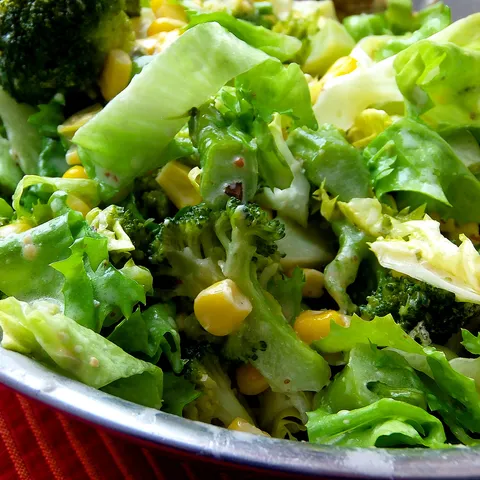Hardal Soslu Brokoli Salatası/salat od brokole i senfa
