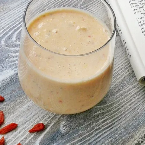 Smoothie od narandze i kokosovog mlijeka