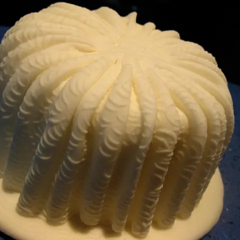 Izrada faltica od fondanta i presvlacenje torte falticama.