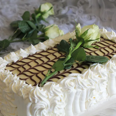 Cokoladne kocke sa visnjama i slasticarskom kremom