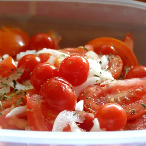 Ruska salata s rajčicama