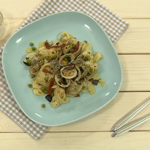 Tagliatelle s povrćem i pestom