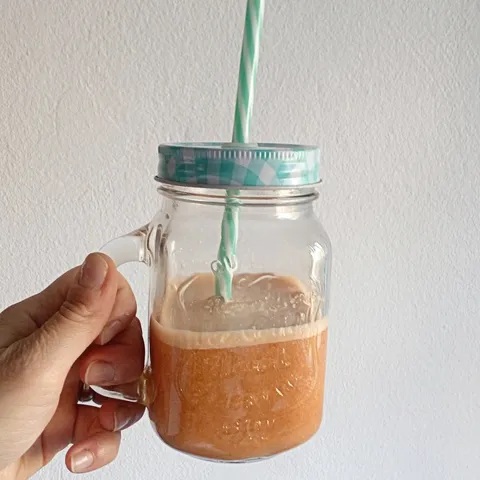 Smoothie s narančom, mrkvom i chia sjemenkama