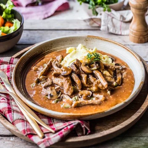Stroganoff s teletinom