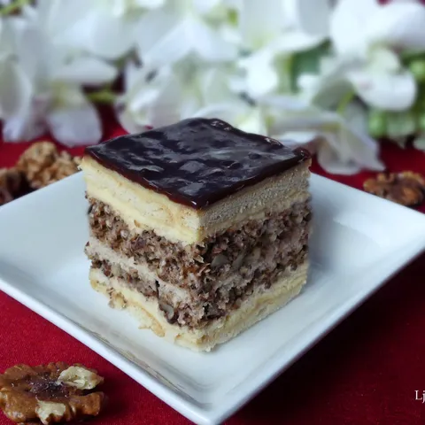 Čoko kolač s keksima, kokosom i orasima