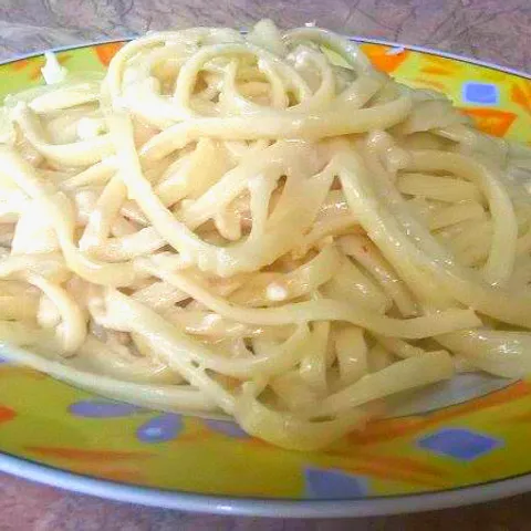 Predobra tjestenina s puno češnjaka i sira