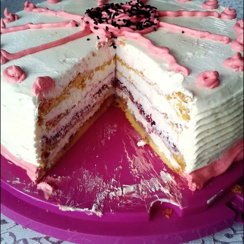 Malina krem torta
