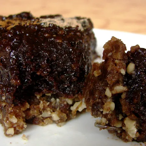 Raw chocolate fudge cake