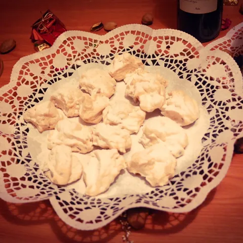 Božićni kolačići sa lješnjacima i čokoladom