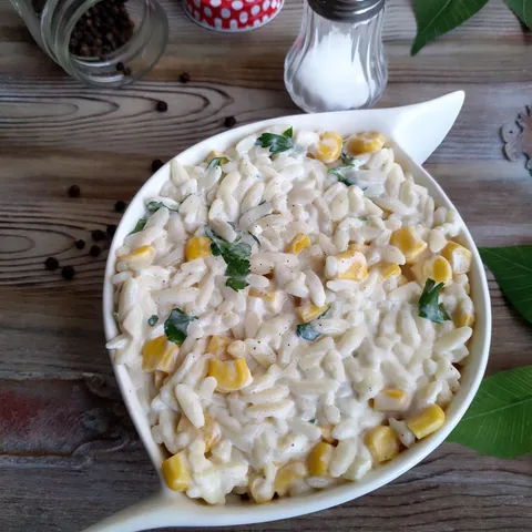 Salata od orzo paste i kukuruza