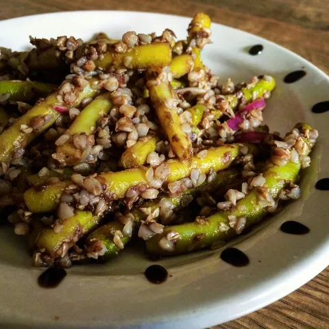 Salata od mahuna i heljde