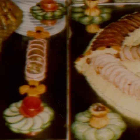kombinacija na ogledalu .Morski plodovi +meso
