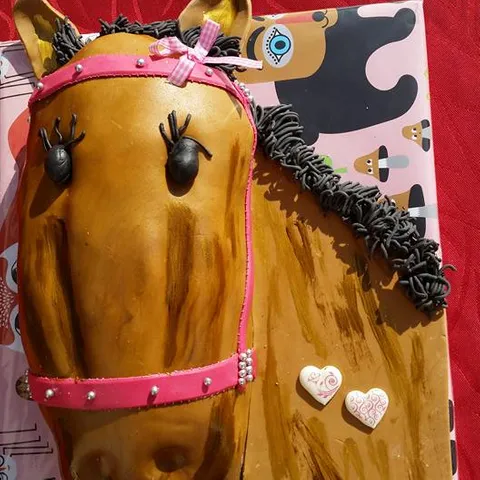 Torta u obliku konja
