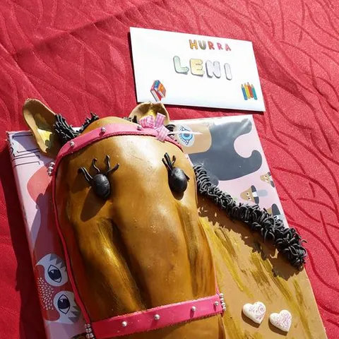 Torta u obliku konja