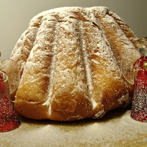 Pandoro-božićni slatki hleb iz Verone