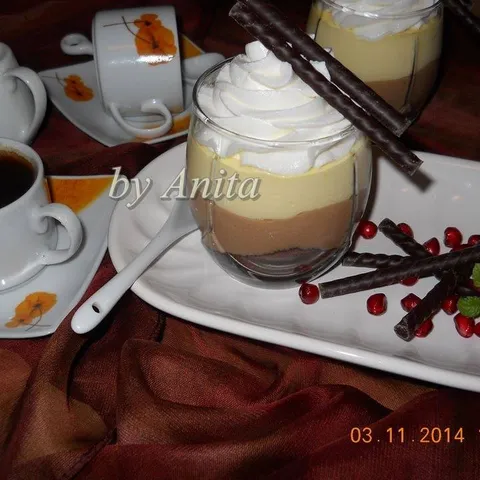 Desert sa crnom i bijelom cokoladom