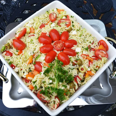Orzo salata