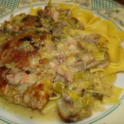 Jägerschnitzel složenac s porilukom i vrhnjem