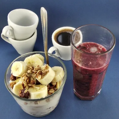 Banana bread granola i jutarnji smoothie