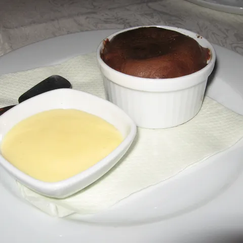 Čokoladni sufle sa vanila kremom