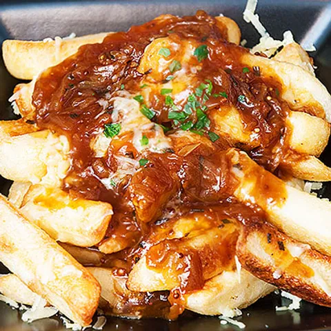 POUTINE - pomfrit na Kanadski nacin