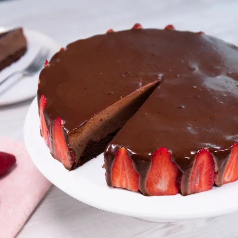Dvostruko čokoladna torta s jagodama