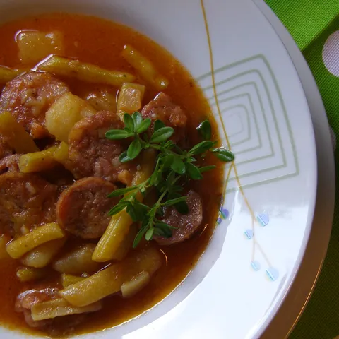 Varivo od mahuna i kobasica