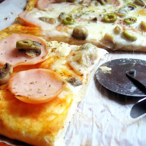 PIZZA KAO IZ PIZZERIJE