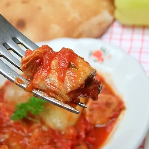 Piletina u sosu od paradajiza i paprika
