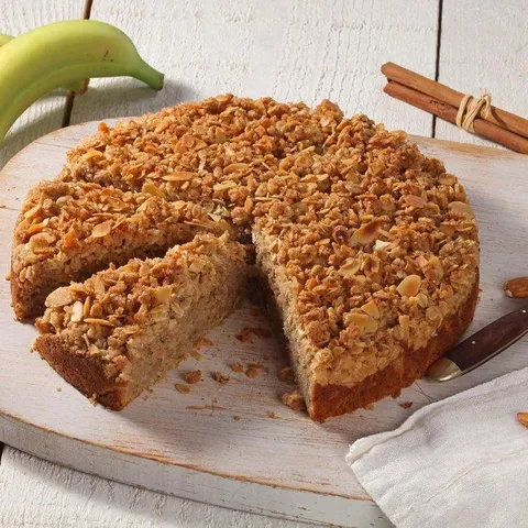 Crumble torta od banana s kokosom i bademima