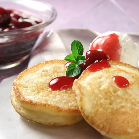 Male palačinke u finom umaku sa sladoledom