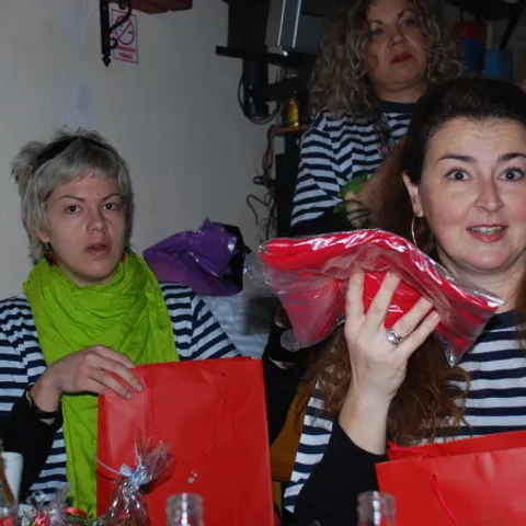Littel-Fish, hanibani, u pozadini Agatha
