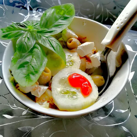 Salata  Crvena tačkica i krastavac