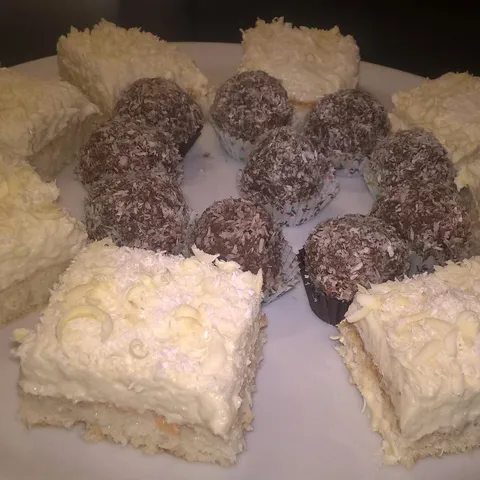 Slučajne bijele kokos šnite