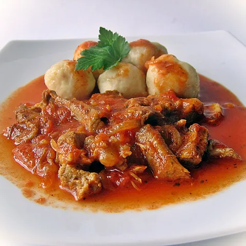 Kuhano meso alla moja mama