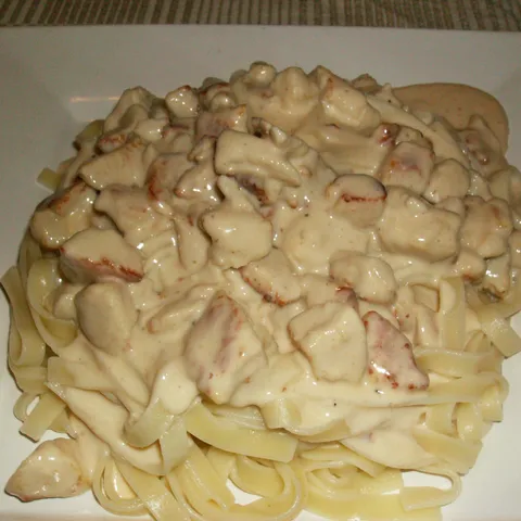 Tagliatelle u kremastom umaku