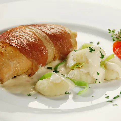 Pileći file s pršutom u umaku od gorgonzole
