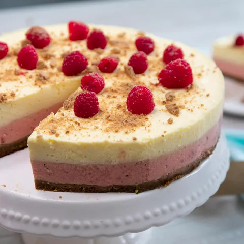 Mousse torta s malinama i pistacijama