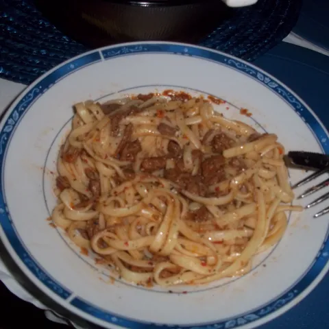 Bavette con carne di vitello e pomodoro aromatizzata