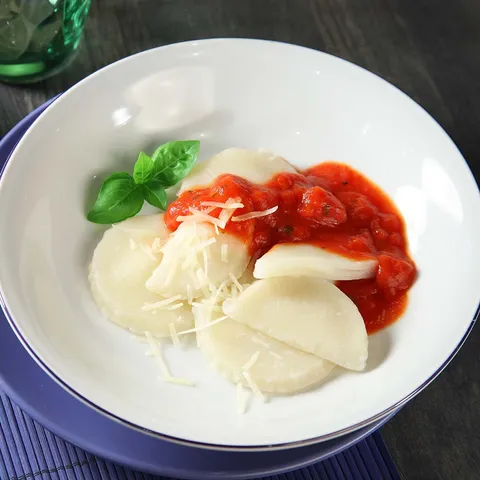Rižini ravioli s mozzarellom