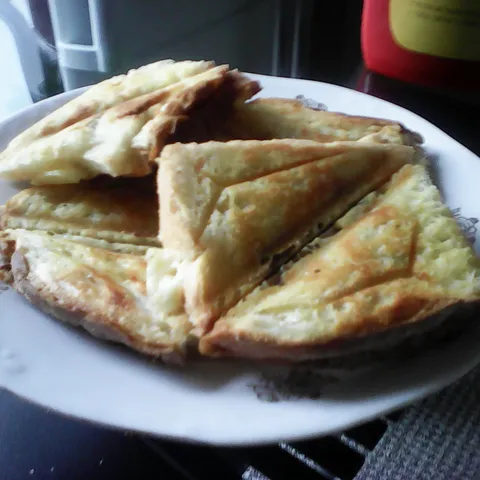 Tost punjen pljeskavicom